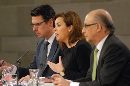 15/02/2013. Consejo de Ministros: Sáenz de Santamaría, Montoro y Soria. La vicepresidenta, ministra de la Presidencia y Portavoz, Soraya Sáe...
