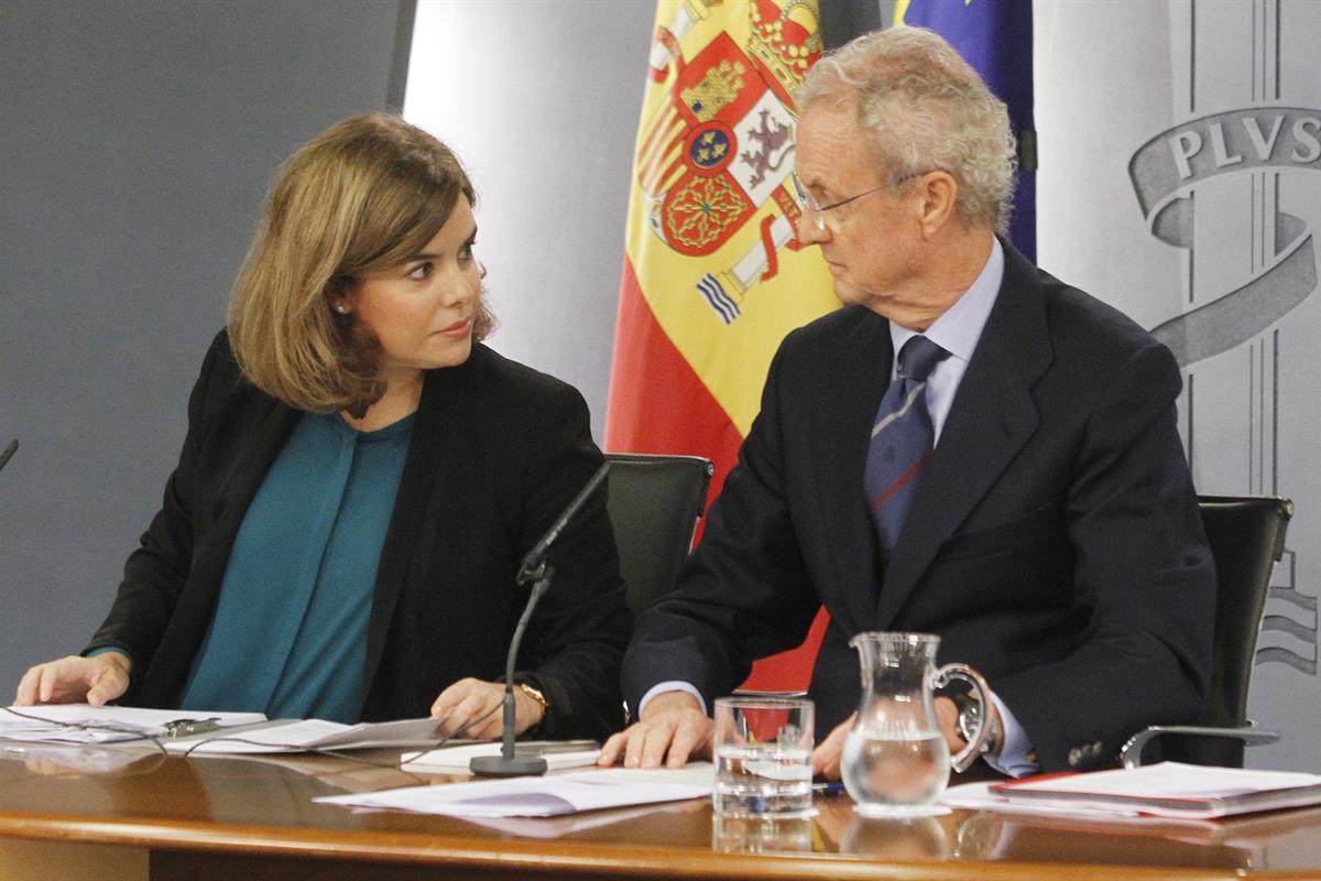 10/10/2014. Consejo de Ministros: Sáenz de Santamaría y Morenés Eulate. La vicepresidenta, ministra de la Presidencia y portavoz del Gobiern...