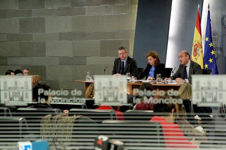 7/02/2014. Consejo de Ministros: Sáenz de Santamaría, Gallardón y De Guindos. La vicepresidenta, ministra de la Presidencia y Portavoz, Sora...