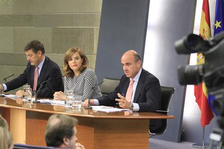 3/07/2015. Consejo de Ministros: Sáenz de Santamaría, De Guindos y Catalá. La vicepresidenta del Gobierno, ministra de la Presidencia y port...