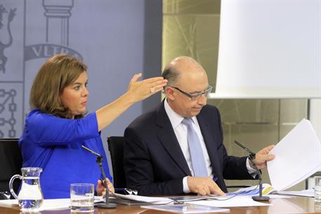 11/09/2015. Consejo de Ministros: Sáenz de Santamaría y Montoro. Comparecencia de la vicepresidenta del Gobierno, Soraya Sáenz de Santamaría...