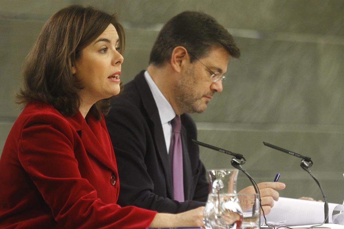 5/02/2016. Consejo de Ministros: Sáenz de Santamaría y Catalá. La vicepresidenta del Gobierno, Soraya Sáenz de Santamaría junto al ministro ...