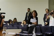 Soraya Sáenz de Santamaría en la rueda de prensa posterior al Consejo de Ministros (Foto: Pool Moncloa)