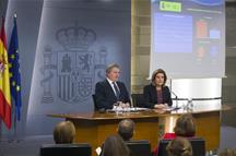 El portavoz del Gobierno, Íñigo Méndez de Vigo, y la ministra de Empleo y Seguridad Social, Fátima Báñez (Foto: Pool Moncloa)