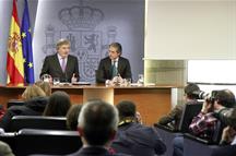 El portavoz del Gobierno, Íñigo Méndez de Vigo, y el ministro de Fomento, Íñigo de la Serna (Foto: Pool Moncloa)