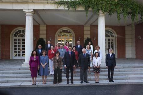6/07/2018. Gobierno de Pedro Sánchez. Foto de familia del presidente del Gobierno, Pedro Sánchez, con las ministras y ministros de su Gabinete.