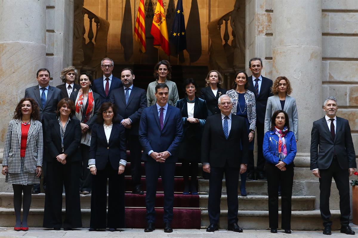 21/12/2018. Consejo de Ministros en Barcelona. Foto de familia del presidente del Gobierno, Pedro Sánchez, con las ministras y ministros de ...