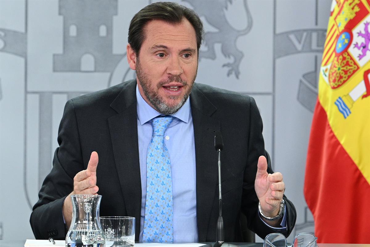 El ministro de Transportes y Movilidad Sostenible, Óscar Puente, en la rueda de prensa del Consejo de Ministros