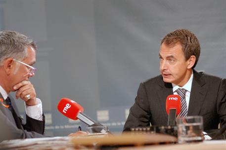 1/10/2010. Entrevista del presidente del Gobierno en RNE. El presidente del Gobierno, José Luis Rodríguez Zapatero, en un momento de la entrevista.