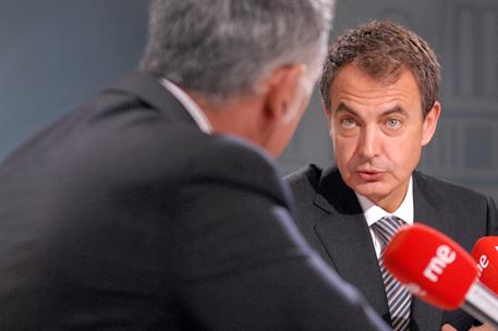 1/10/2010. Entrevista del presidente del Gobierno en RNE. El presidente del Gobierno, José Luis Rodríguez Zapatero, en un momento de la entrevista.