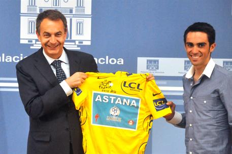 26/07/2010. Recepción al vigente ganador del Tour de Francia, Alberto Contador. El Presidente del Gobierno, José Luis Rodríguez Zapatero, y ...