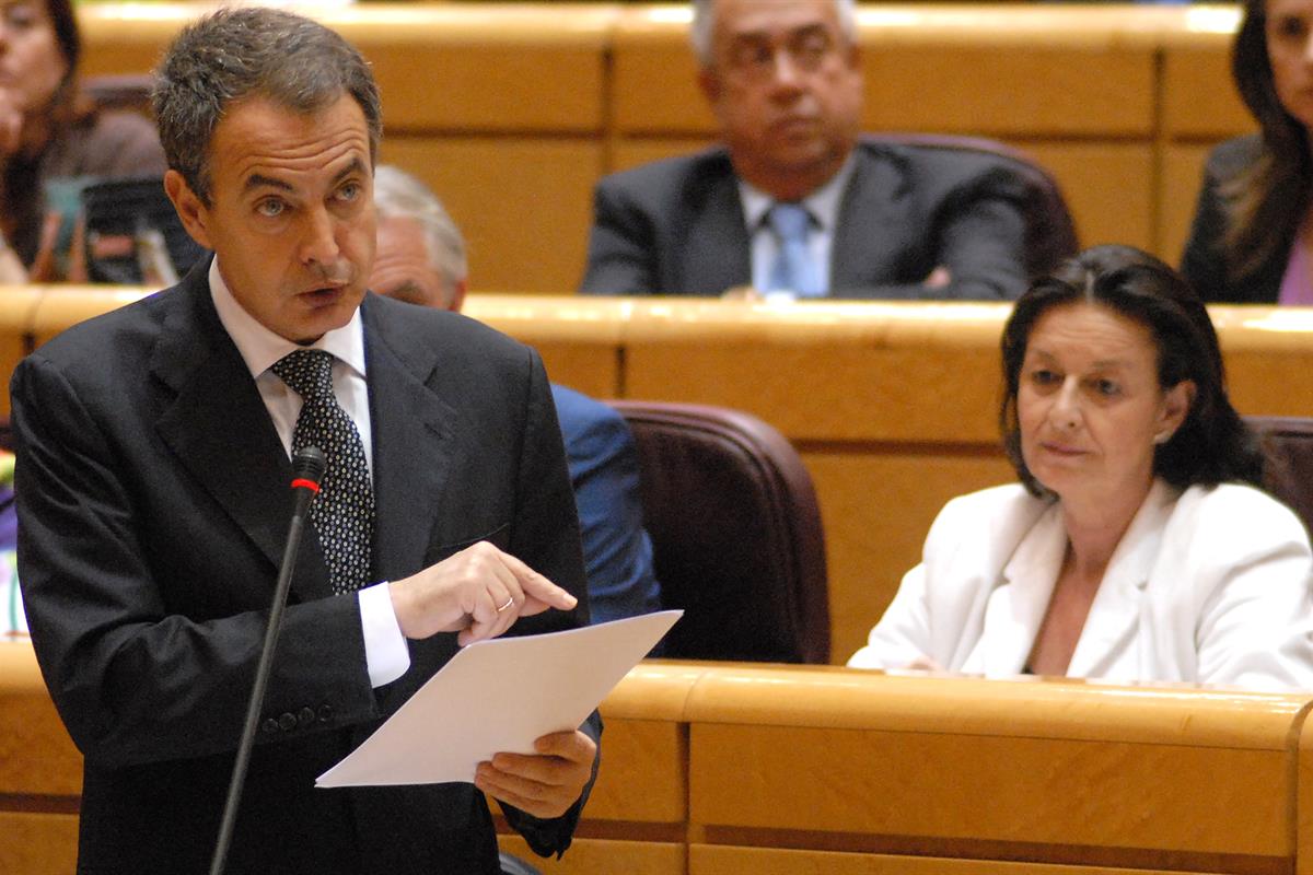 5/04/2011. El presidente asiste a la sesión de control al Gobierno en el Senado. El presidente del Gobierno, José Luis Rodríguez Zapatero,du...
