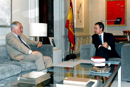 12/09/2011. Encuentro del presidente con el fiscal general del Estado. El presidente del Gobierno, José Luis Rodríguez Zapatero, junto al fi...