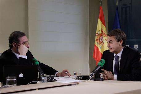 4/01/2011. Entrevista del presidente del Gobierno a Onda Cero. El presidente del Gobierno, José Luis Rodríguez Zapatero, durante un momento ...