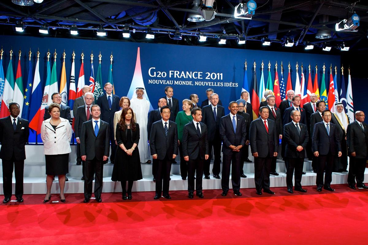 3/11/2011. El presidente asiste a la Cumbre del G-20. Los jefes de Estado y de Gobierno posan para la foto de familia de la Cumbre del G-20 ...
