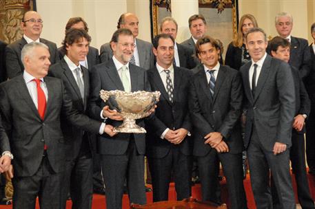 14/02/2012. El presidente recibe al equipo español de tenis ganador de la Copa Davis. El presidente del Gobierno posa con los integrantes de...