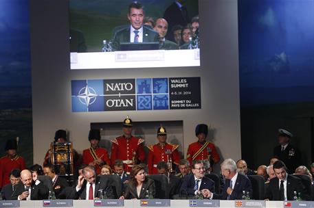 4/09/2014. Rajoy asiste a la Cumbre de la OTAN. El presidente del Gobierno, Mariano Rajoy, en el transcurso de una reunión de trabajo en la ...