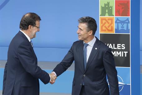 4/09/2014. Rajoy asiste a la Cumbre de la OTAN. El presidente del Gobierno, Mariano Rajoy, es recibido por el secretario general de la OTAN,...