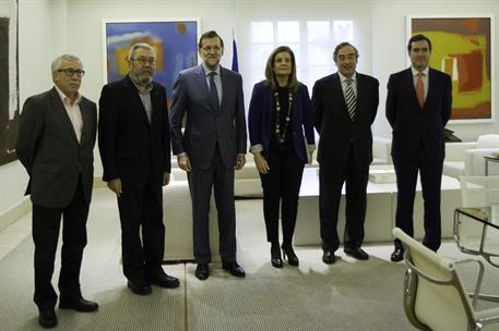 4/12/2014. Rajoy se reúne con los agentes sociales. El presidente del Gobierno, Mariano Rajoy, junto a la ministra de Empleo y Seguridad Soc...