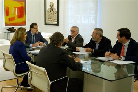 4/12/2014. Rajoy se reúne con los agentes sociales.. El presidente del Gobierno, Mariano Rajoy, junto a la ministra de Empleo y Seguridad So...