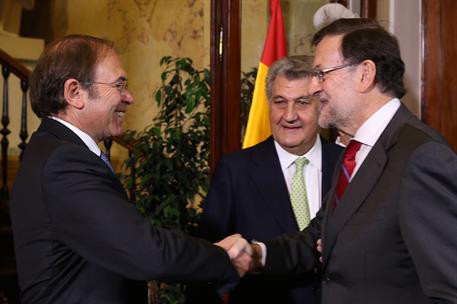 6/12/2014. Rajoy en los actos del Día de la Constitución. El presidente del Gobierno, Mariano Rajoy, saluda al presidente del Senado, Pío Ga...