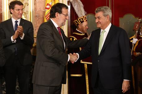 6/12/2014. Rajoy en los actos del Día de la Constitución. El presidente del Gobierno, Mariano Rajoy, saluda al presidente del Congreso, Jesú...