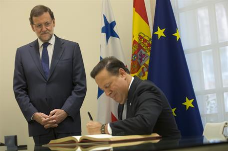8/09/2014. Rajoy recibe al presidente de Panamá. El presidente del Gobierno, Mariano Rajoy, observa al presidente de la República de Panamá,...