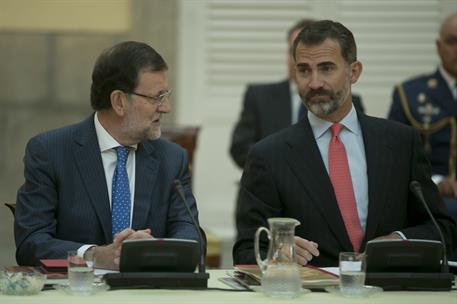 9/10/2014. Rajoy asiste a la reunión anual del Patronato del Instituto Cervantes. El presidente del Gobierno, Mariano Rajoy, conversa con el...