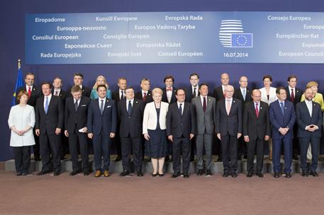 16/07/2014. Rajoy asiste al Consejo Europeo. Los jefes de Estado y de Gobierno de la Unión Europea, en la tradicional foto de familia con mo...
