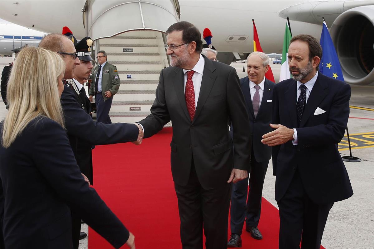 16/10/2014. Rajoy asiste a la Cumbre ASEM (Europa-Asia). El presidente del Gobierno, Mariano Rajoy, a su llegada al aeropuerto de Milán (Ita...