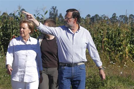 24/08/2014. Rajoy y Merkel en un tramo del Camino de Santiago. El presidente del Gobierno, Mariano Rajoy, y la canciller de la República Fed...