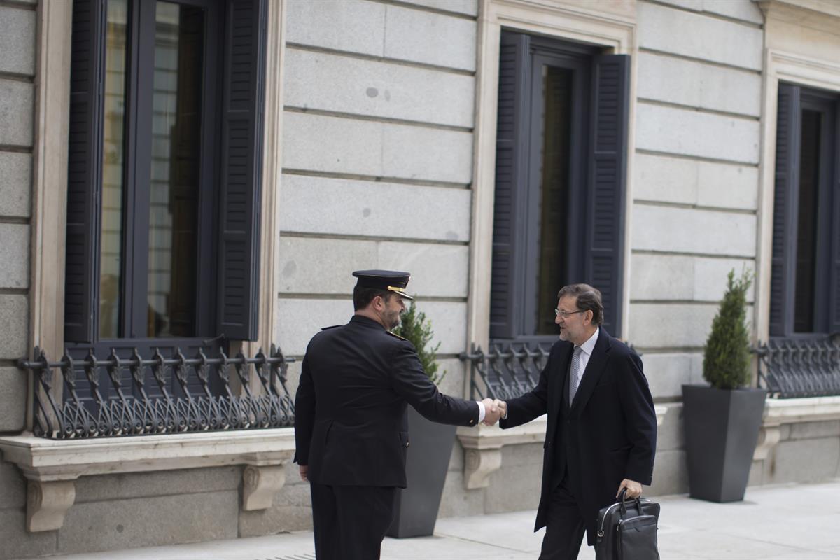 26/11/2014. Rajoy asiste a la sesión de control al Gobierno. El presidente del Gobierno, Mariano Rajoy, a su llegada al Congreso de los Dipu...
