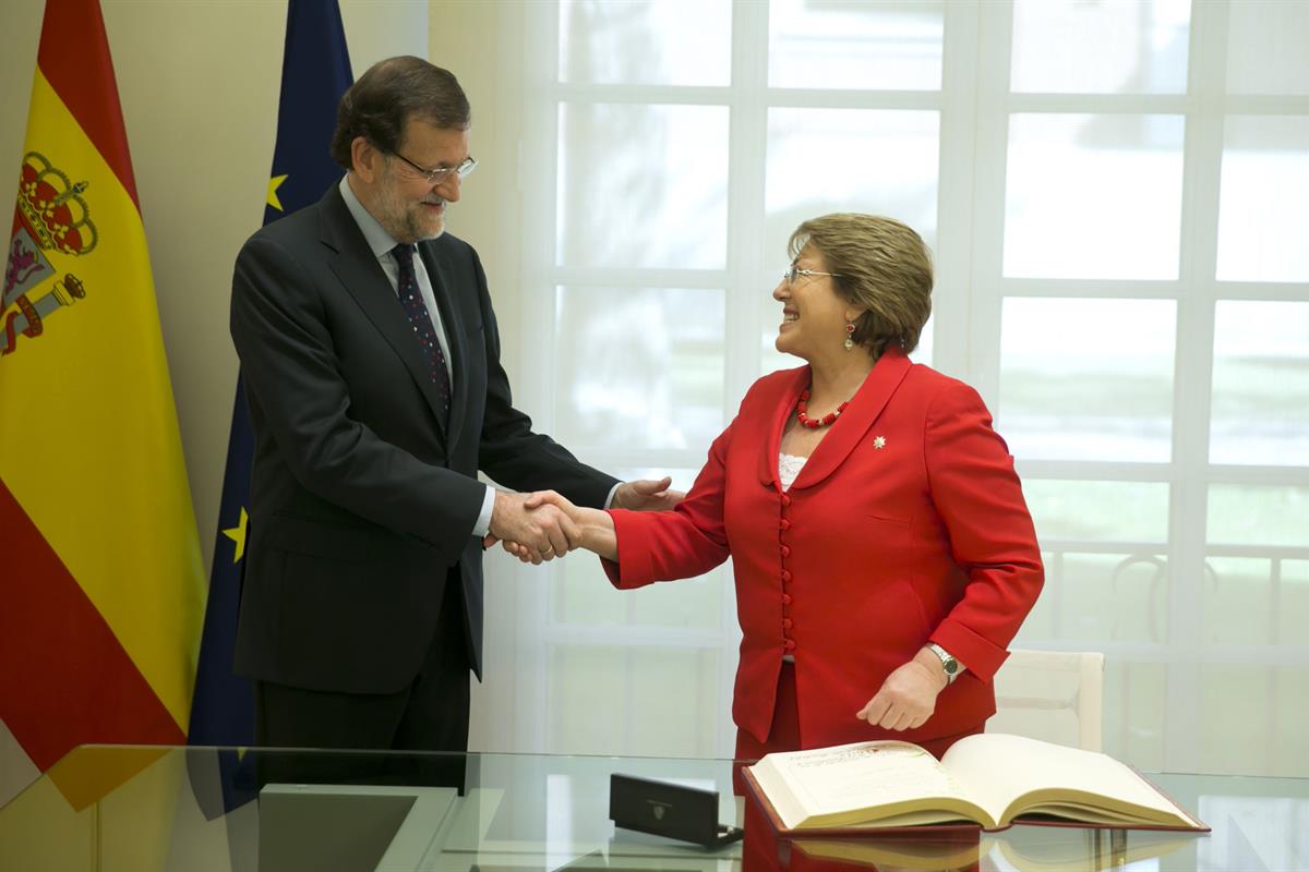 30/10/2014. Rajoy recibe a la presidenta de Chile, Michelle Bachellet. El presidente del Gobierno español, Mariano Rajoy, recibe en el Palac...
