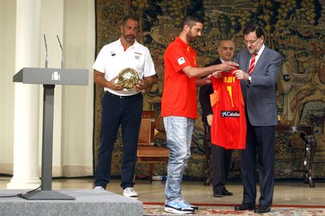 31/07/2014. El presidente recibe en La Moncloa a la selección nacional de baloncesto. El capitán de la selección española de baloncesto, Jua...