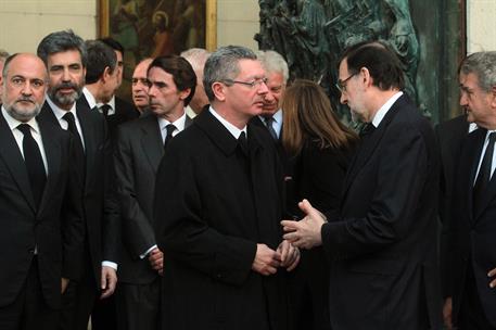 31/03/2014. Rajoy asiste al funeral por el expresidente Adolfo Suárez. El presidente del Gobierno, Mariano Rajoy, ha asistido en la Catedral...