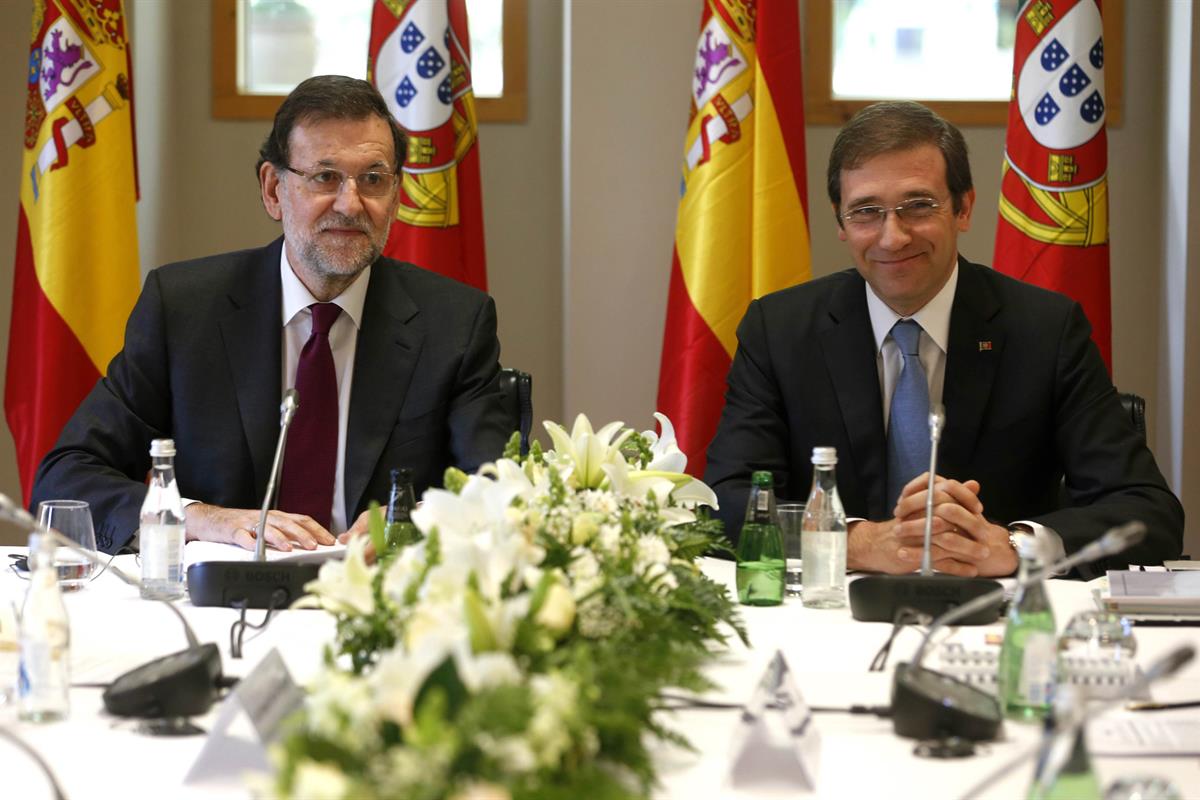 4/06/2014. Rajoy participa en la XXVII Cumbre Luso-Española. El presidente del Gobierno, Mariano Rajoy, posa junto al primer ministro de Por...
