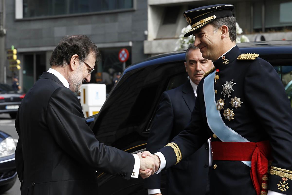 19/06/2014. Rajoy en la proclamación de SM el Rey don Felipe VI. El presidente del Gobierno, Mariano Rajoy, saluda a SM el Rey don Felipe VI...