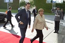 Mariano Rajoy y Angela Merkel, a su llegada a la conferencia de prensa conjunta (Foto: Pool Moncloa)