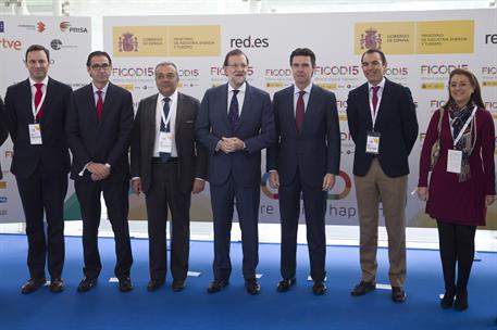 1/12/2015. Rajoy asiste a la inaguración oficial FICOD. Foto de familia del presidente del Gobierno, Mariano Rajoy, junto al ministro de Ind...