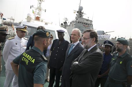 4/05/2015. Viaje del presidente del Gobierno a Senegal. El presidente del Gobierno, Mariano Rajoy, junto al ministro de Defensa, Pedro Moren...