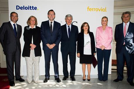 6/10/2015. Rajoy asiste al Foro ABC. El presidente del Gobeirno junto a la presidenta de ABC, la vicepresidenta del Gobierno, la presidenta ...