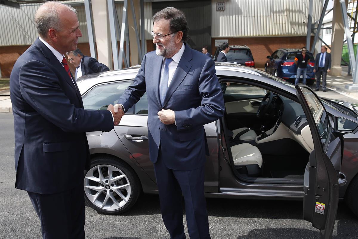 8/09/2015. Mariano Rajoy visita la planta de SEAT en Martorell. El presidente del Gobierno, Mariano Rajoy, saluda al presidente del Comité E...