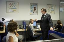 El presidente del Gobierno, Mariano Rajoy, en la sede del 016 (Foto: Pool Moncloa)