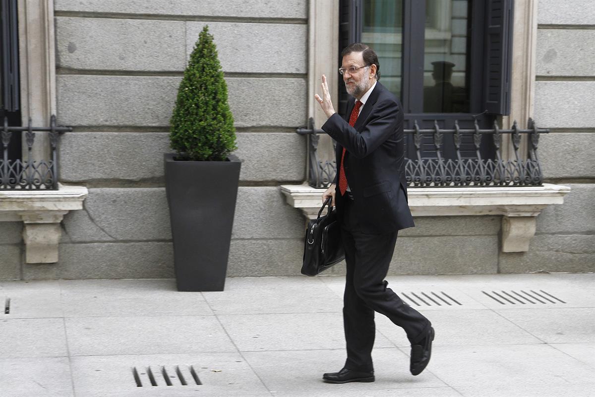 13/05/2015. Rajoy asiste a la sesión de control en el Congreso. El presidente del Gobierno, Mariano Rajoy, a su llegada al Congreso de los D...
