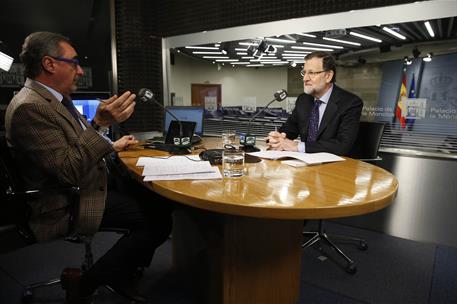 16/03/2015. Entrevista a Rajoy en Onda Cero. El presidente del Gobierno, Mariano Rajoy, es entrevistado por Carlos Herrera para el programa ...