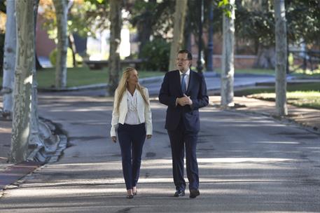 17/09/2015. Rajoy recibe a en La Moncloa a Lilian Tintori. El presidente del Gobierno, Mariano Rajoy, pasea por los jardines de La Moncloa c...