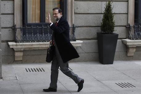 18/02/2015. Rajoy asiste a la sesión de control al Gobierno. El presidente del Gobierno, Mariano Rajoy, a su llegada al Congreso de los Dipu...