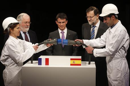 20/02/2015. Rajoy y Valls inauguran la interconexión de alta tensión Francia-España. El presidente del Gobierno, Mariano Rajoy, preside junt...