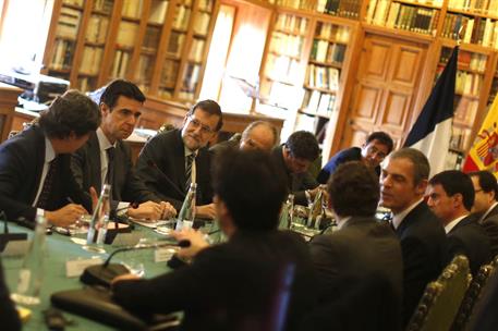 20/02/2015. Rajoy y Valls mantienen una reunión de trabajo. El presidente del Gobierno, Mariano Rajoy, participa en una reunión de trabajo c...