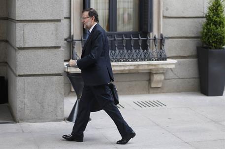 22/04/2015. Rajoy asiste a la sesión de control al Gobierno. El presidente del Gobierno, Mariano Rajoy, a su llegada al Congreso de los Dipu...